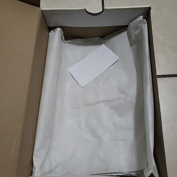 Empty Shoe Box - Picture 7 of 7